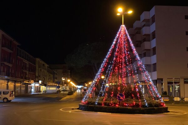 Illuminazioni natalizie rotonda via corso del sole